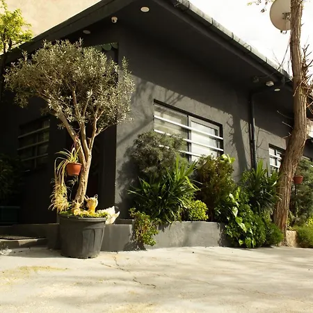 Cozy Garden Flat By Summitvista بيت للعطل