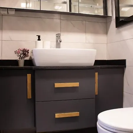 بيت للعطل Cozy Garden Flat By Summitvista اسطنبول